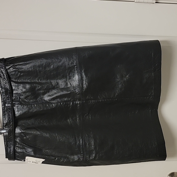 DYNK 100 percent leather front snap button black skirt - Picture 4 of 7